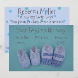 かわいいパステルカラーの靴の双子の男の子のベビーシャワー招待状 招待状