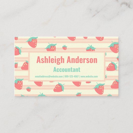 かわいいパステルピンクのイチゴとクリームパターン 名刺 (正面)