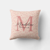 かわいいパステルピンクハートパターンスクリプトモノグラム クッション (裏面)