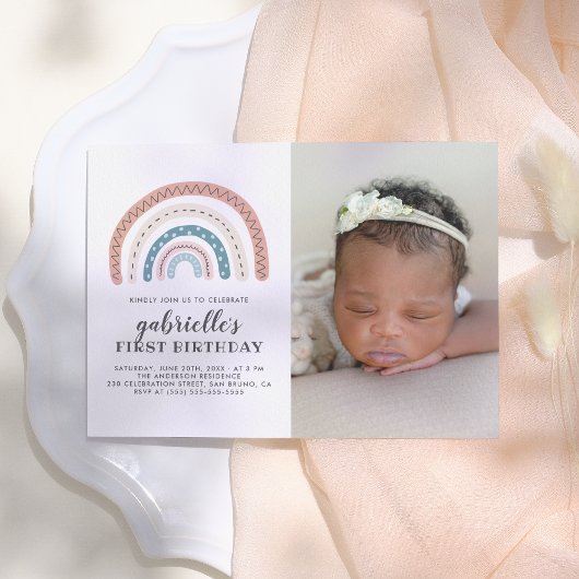 かわいいパステルレインボー 女の子の 初誕生日 写真 招待状