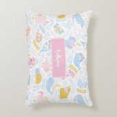 かわいいパステル動物園の動物の女のモノグラムの子ピンク アクセントクッション (正面(垂直))