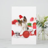 かわいいパピヨン犬のクリスマスサンタ帽子 便箋 (スタンド正面)