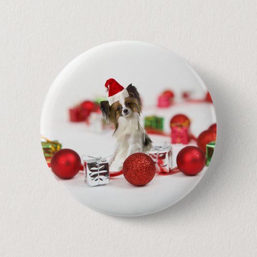 かわいいパピヨン犬のクリスマスサンタ帽子 缶バッジ (正面)