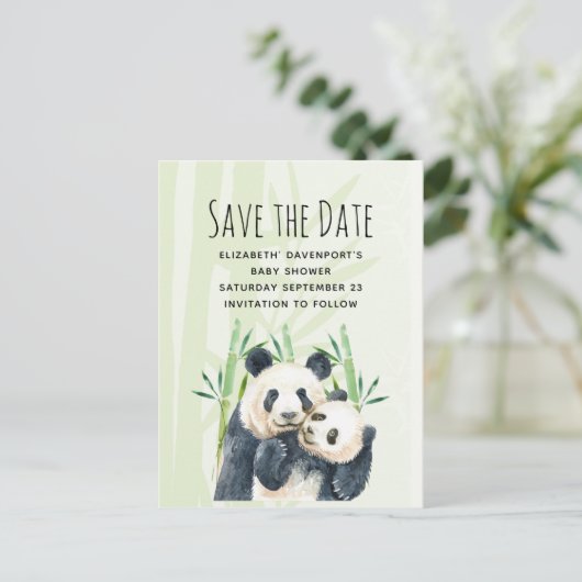 かわいいパンダのペアは日付の赤ちゃんシャワーを保存 インビテーションポストカード (スタンド正面)