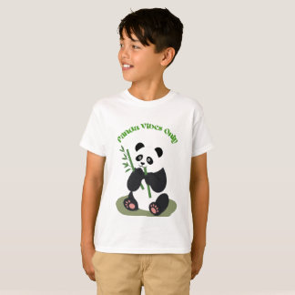 かわいいパンダの竹を食べる野生自然Tシャツ Tシャツ