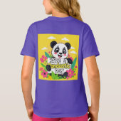 かわいいパンダ「パンドラの日を過ごす」 Tシャツ (裏面)
