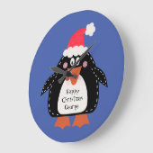 かわいいパーソナライズされたクリスマスペンギン ラージ壁時計 (傾斜)