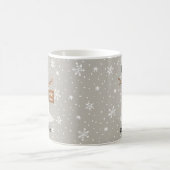 かわいいパーソナライズされたクリスマス雪だるまが雪を降らせる コーヒーマグカップ (中央)