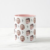 かわいいパーソナライズされたベビー顔2枚 マグカップ (中央)