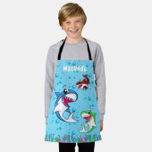 かわいいパーソナライズされた名前シャーク海海獣キッド エプロン (着用した状態)