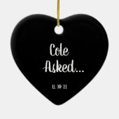 かわいいパーソナライズされた婚約オーナメント セラミックオーナメント (裏面)