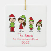 かわいいパーソナライズされた家族のクリスマス セラミックオーナメント (裏面)