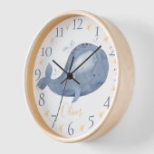 かわいいパーソナライズされた水色航海のブルーホエー 壁時計 (傾斜)