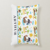 かわいいパーソナライズされた海賊の船のパターン アクセントクッション (正面(垂直))