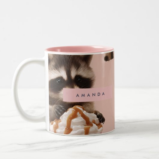かわいいパーソナライズされた秋のアライグマのパターン ツートーンマグカップ (左)