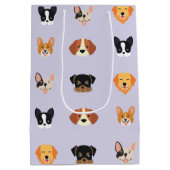 かわいいパープルドッグの誕生日パーティー ミディアムペーパーバッグ (裏面)