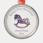 かわいいパープルロッキングホースベビーの初めてのクリスマス メタルオーナメント (正面)