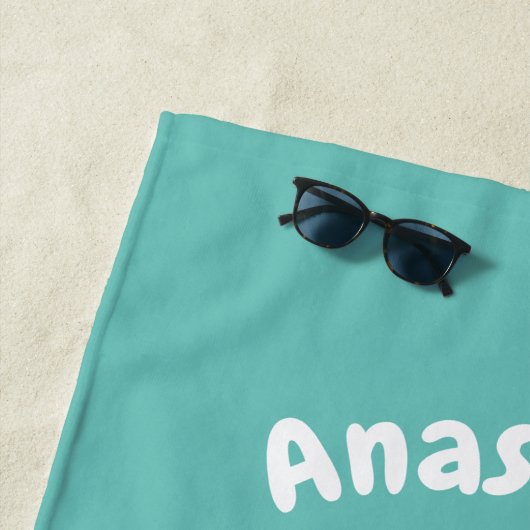 かわいいヒッポジャンプ漫画イラストレーション ビーチタオル (インサイチュ)