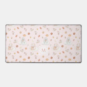 かわいいヒツペンギン甘い夢ピンクのモノグラム デスクマット (正面)