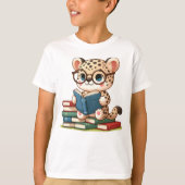 かわいいヒョウが読書 Tシャツ (正面)