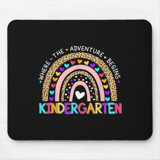 かわいいヒョウ虹の幼稚園どこで出現 マウスパッド (正面)