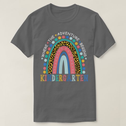 かわいいヒョウ虹の幼稚園どこで出現 Tシャツ (デザイン正面)