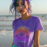 かわいいビーチトリップトロピカルパームカスタムツリー紫 Tシャツ<br><div class="desc">島のクールクルーズや女の子の旅行で衣服のために家族の休暇の紫のtシャツに一致。紫色のティーにピンクのビーチのかわいらし夕日の前に美しいヤシの木を備えている。海カスタムへの夏の旅行に最適なTシャツ。</div>