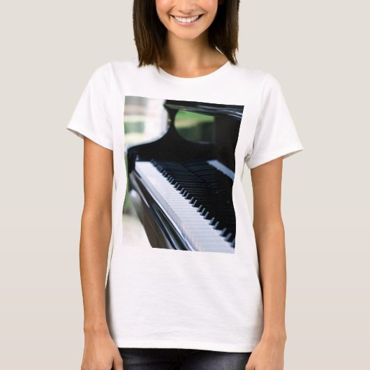 かわいいピアノのアートワーク Tシャツ (正面)