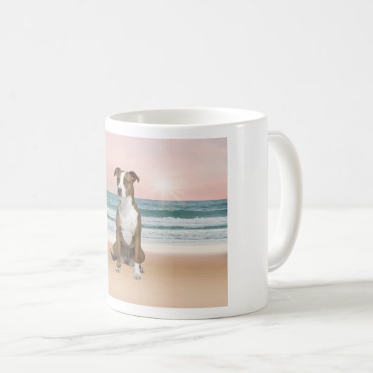 かわいいピットブルドッグ日没とビーチに座る コーヒーマグカップ (正面右)