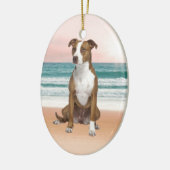 かわいいピットブルドッグ日没とビーチに座る セラミックオーナメント (左)