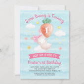かわいいピンクいくつかのバニーとニンジン誕生日 招待状 (正面)