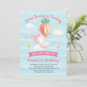 かわいいピンクいくつかのバニーとニンジン誕生日 招待状 (スタンド正面)