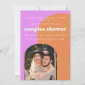 かわいいピンクとオレンジのレトロフォトカップルのシャワー 招待状 (正面)