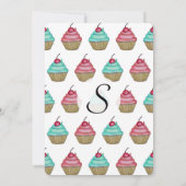 かわいいピンクとブルーのカップケーキにチェリーがのってる 招待状 (裏面)