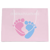かわいいピンクとブルーのベビー足おめでとう ラージペーパーバッグ (正面)