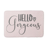 かわいいピンクとホワイトスポットハローゴージャスタイポグラフィ バスマット (正面)