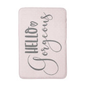 かわいいピンクとホワイトスポットハローゴージャスタイポグラフィ バスマット (正面縦)