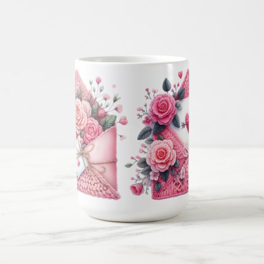 かわいいピンクと白かぎ針編み封筒 コーヒーマグカップ (中央)