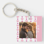 かわいいピンクと白のフォトカップルのモノグラム キーホルダー (正面)
