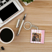 かわいいピンクと白のフォトカップルのモノグラム キーホルダー