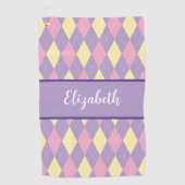 かわいいピンクと紫のアーガイルキューストン名 ゴルフタオル (正面)