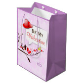 かわいいピンクと赤のバレンタインが大好き鳥 ミディアムペーパーバッグ (裏面アングル)