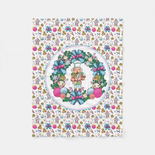 かわいいピンクと青のクリスマスナッツクラッカーリース フリースブランケット (正面)