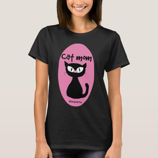 かわいいピンクと黒の猫 ネコママ Tシャツ (正面)