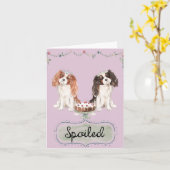 かわいいピンクによってだめにされる子犬 カード (黄色い花)