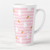 かわいいピンクのうさぎとにんじん柄 カフェラテマグ (右)