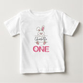 かわいいピンクのうさぎの女の子の初誕生日 ベビーTシャツ (正面)