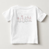 かわいいピンクのうさぎの女の子の初誕生日 ベビーTシャツ (裏面)