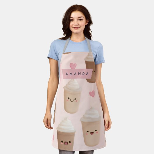かわいいピンクのかわいいコーヒーカップ 名前入りギフト エプロン (着用した状態)