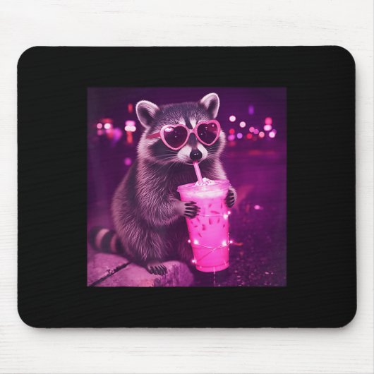 かわいいピンクのアライグマがアイスコーヒーを飲んでいる - 面白い マウスパッド (正面)